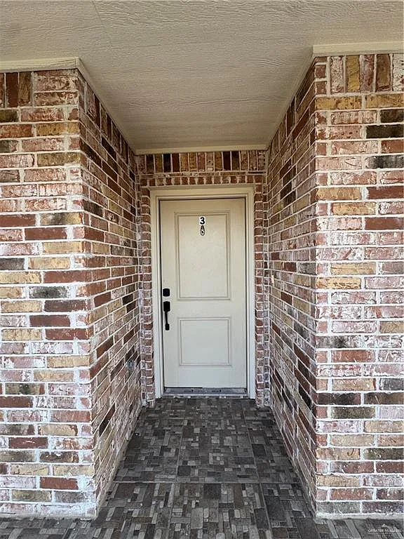 3 bed, 2.0 bath, 1500 sqft, $1,350 — Photo 1