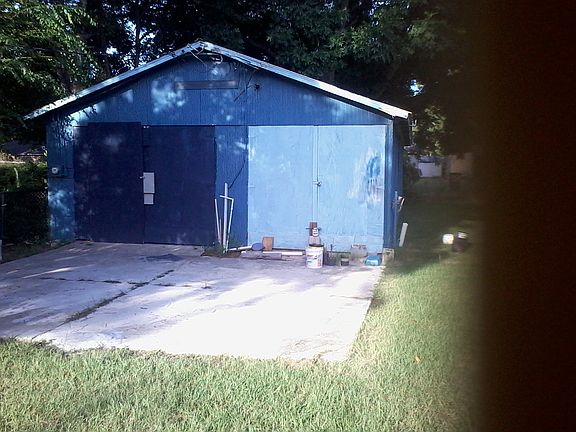 SHED 30 X 30 FT