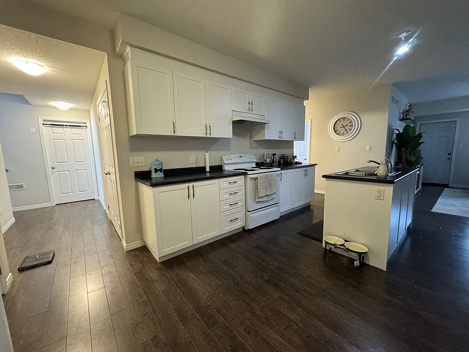 205 Rachel Cres #B