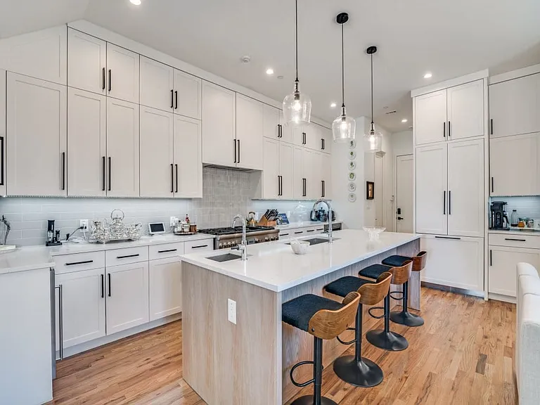 4200 University Blvd — Photo 8