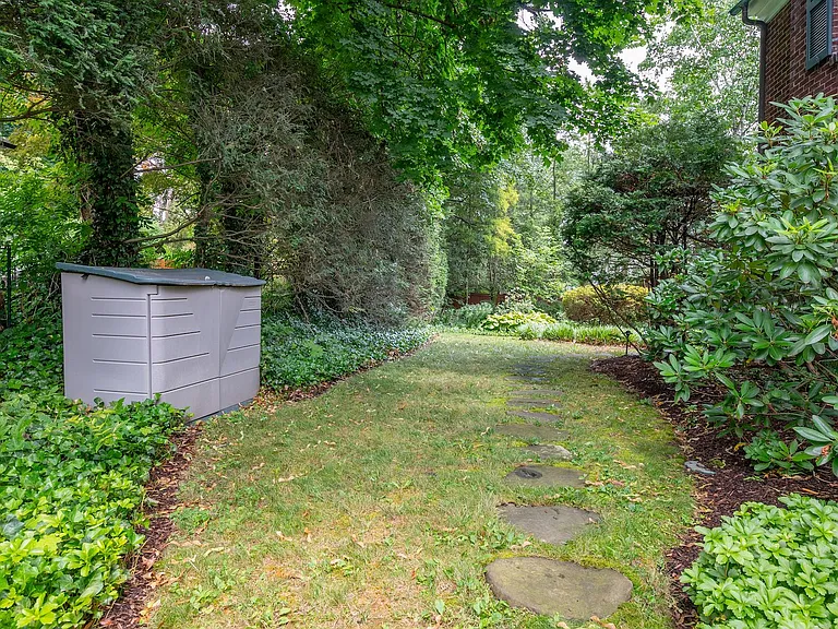 86 Caterson Ter — Photo 32
