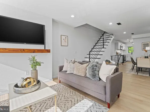 810 N Stricker St, Baltimore, MD 21217