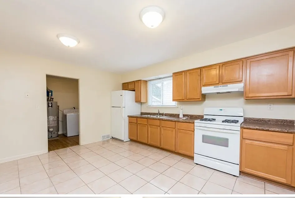 3 bed, 1118 sqft, $2,000 — Photo 4