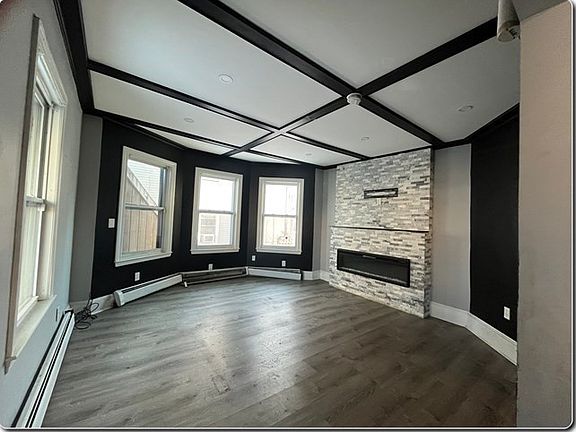 5th image of 119 New Park St