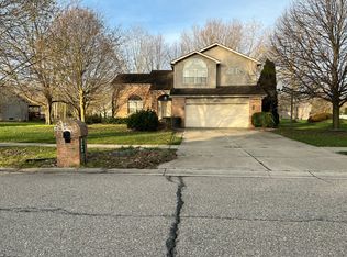 2393 Willowdale Dr, Burton, MI 48509