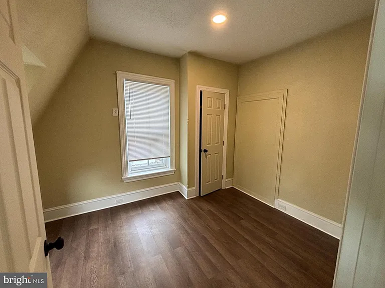 130 E 4th St #2 — Photo 6