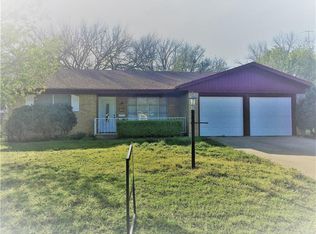 1205 Hillside Dr, Gainesville, TX 76240