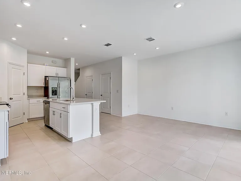 280 Anthony Dr — Photo 14