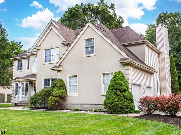 3rd image of 2 Kingston Ct