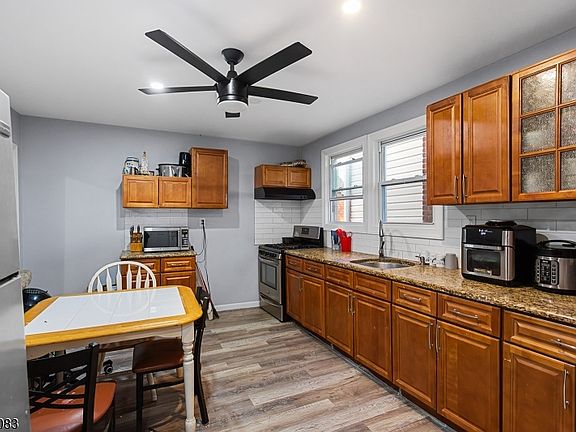3rd image of 138-140 Nagle St