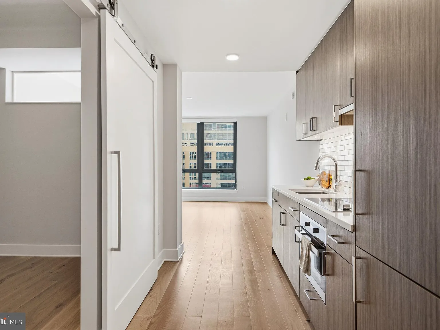 1 bed, 1.0 bath, 627 sqft, $2,150 — Photo 4