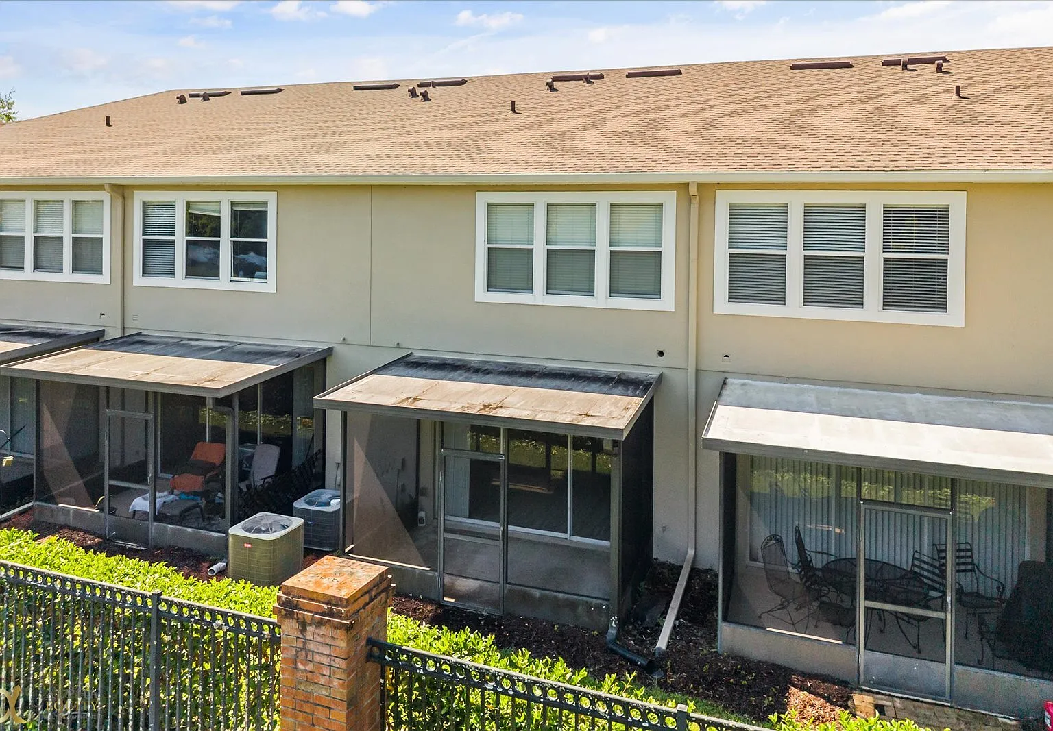 3 bed, 2.5 bath, 1687 sqft, $2,225 — Photo 3