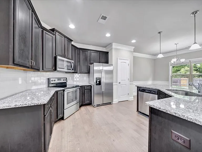 139 Stoney Creek Dr — Photo 11
