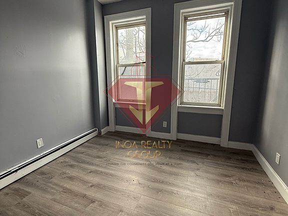 5th image of 2211 Central Ave #6N