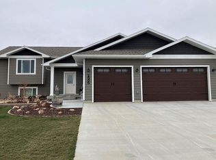 2505 10th Ave NE, Watertown, SD 57201