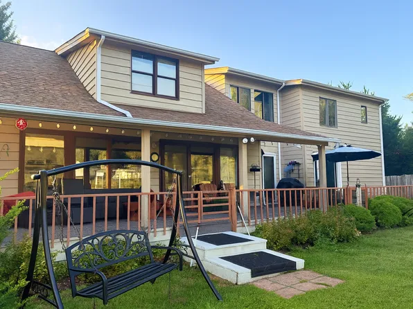 1439 Lowe Dr, Algonquin, IL 60102