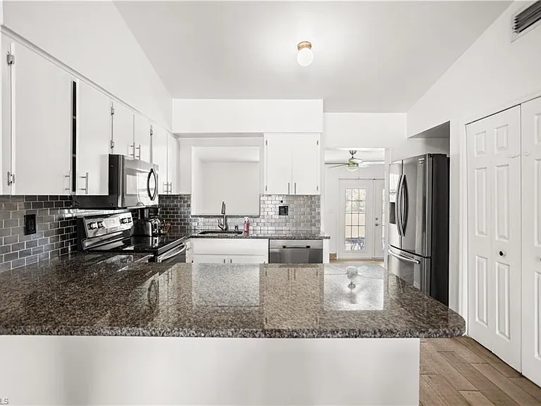 17370 W Carnegie Cir #370 — Photo 4