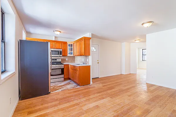 Rented by Tesla Realty Group LLC | media 27