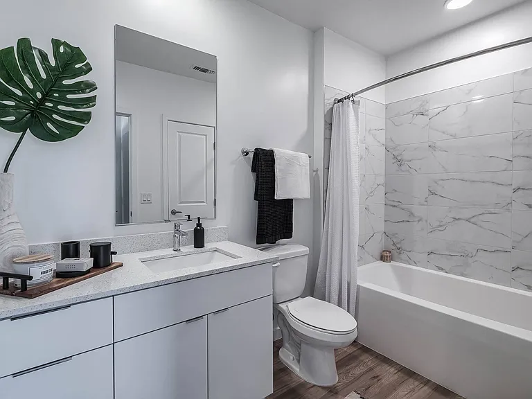 Altis Grand Suncoast Apartments — Photo 32