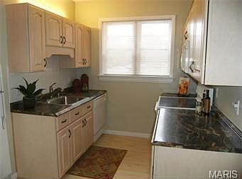 3rd image of 703 Westwood Dr APT 1A