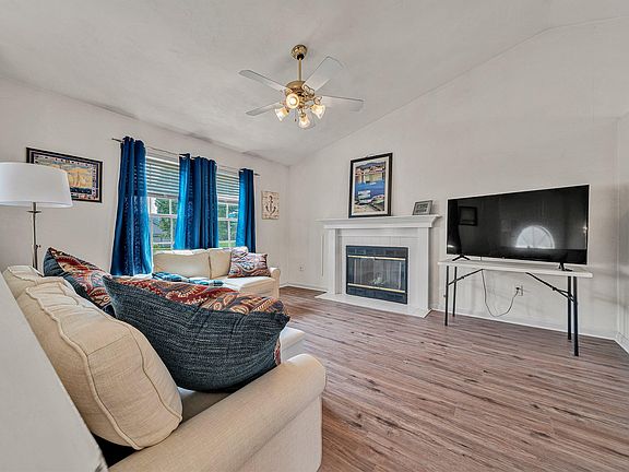 4th image of 2517 Bloomfield Ave