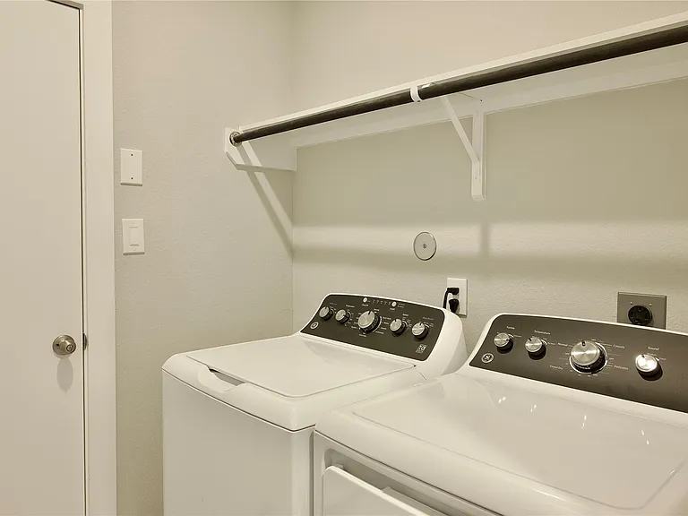 3207 Tilley Dr — Photo 20