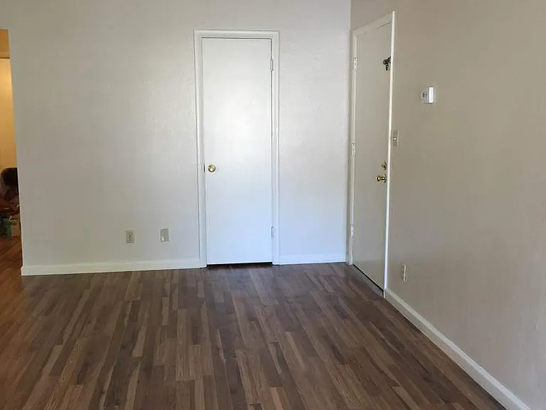 Phoenix Apartments — Photo 48