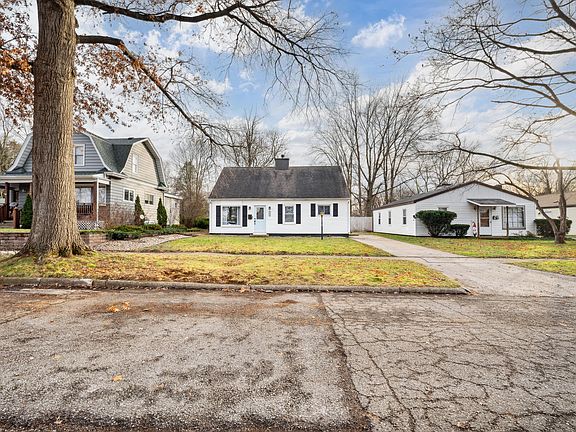 2nd image of 1410 Clarendon Ave