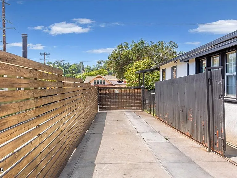 6854 N Figueroa St — Photo 3