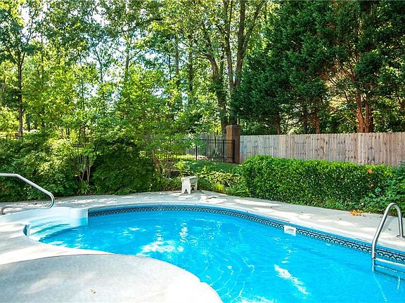 3rd image of 981 Camden Hill Ct