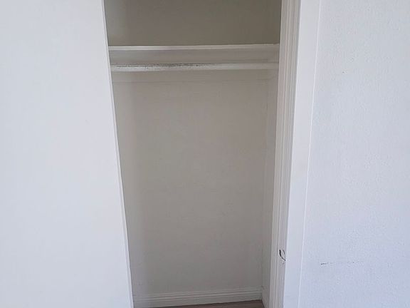 3rd image of 828 S Glendale Ave APT 9