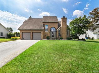 4037 Pebble Ridge Ct, Fenton, MI 48430