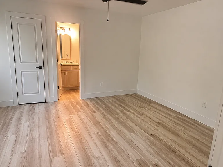 5042 S Montgomery St — Photo 2