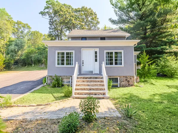 143 Rocky Point Landing Rd, Rocky Point, NY 11778