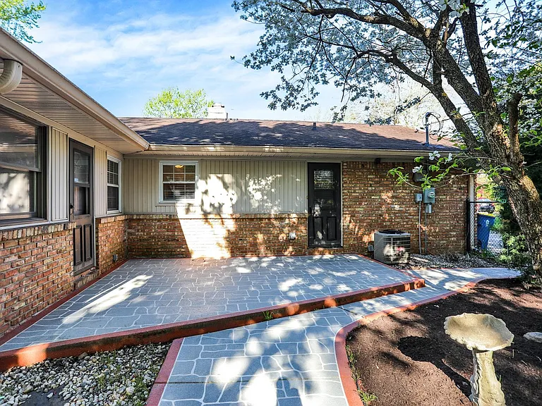 9803 Lakewood Dr W — Photo 34