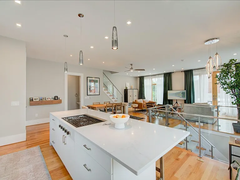 328 Mulberry St — Photo 6