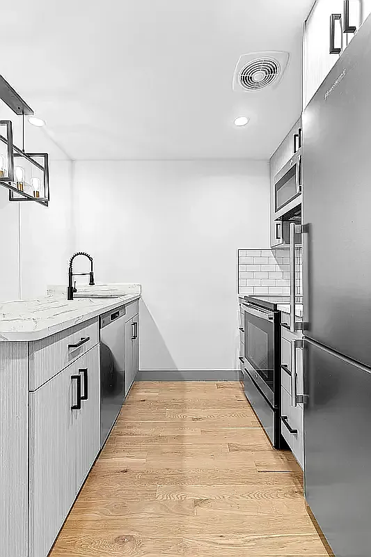162 Cornelia Street — Photo 4