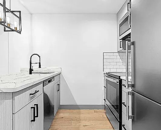 4th image of 162 Cornelia St #1