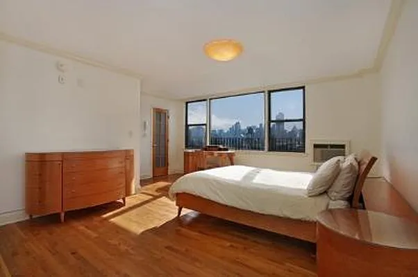 Sold by Corcoran | media 14