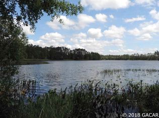 590 Higginbotham Lake Rd, Hawthorne, FL 32640