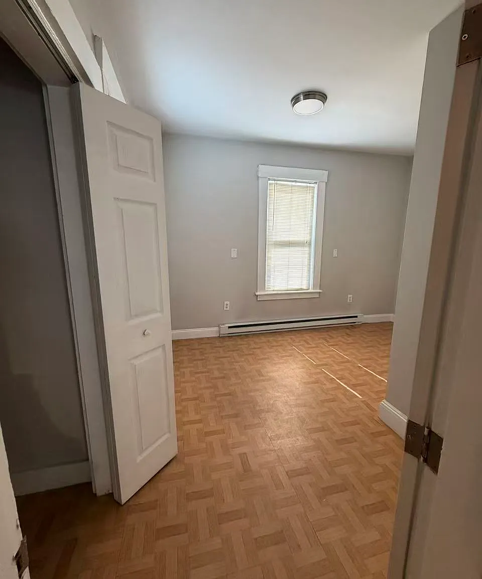 3 bed, 9999 sqft, $3,300 — Photo 4