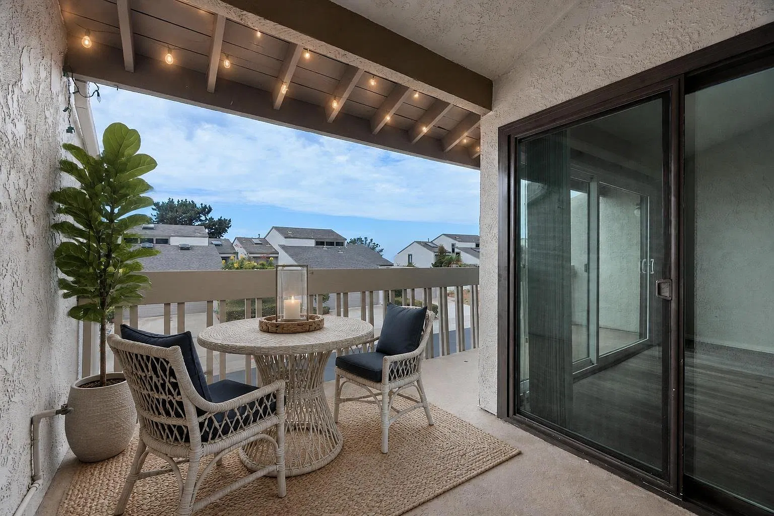 3 bed, 1561 sqft, $7,300 — Photo 3