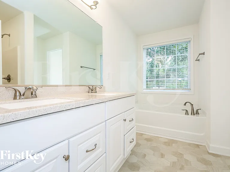 1814 Yarbrough Dr — Photo 11