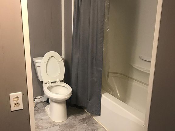5th image of 522 Washington St