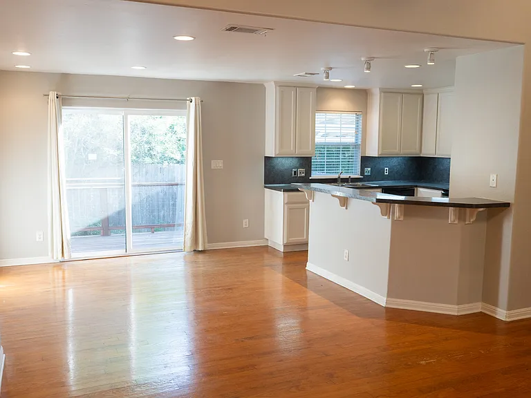 209 Ash St #C — Photo 4