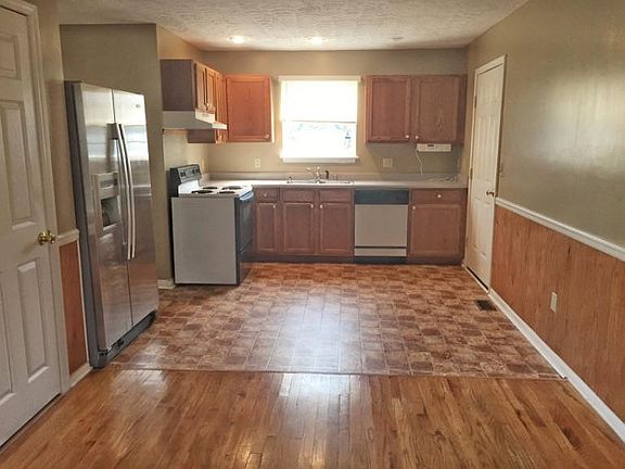 3rd image of 256 Brittany Cir