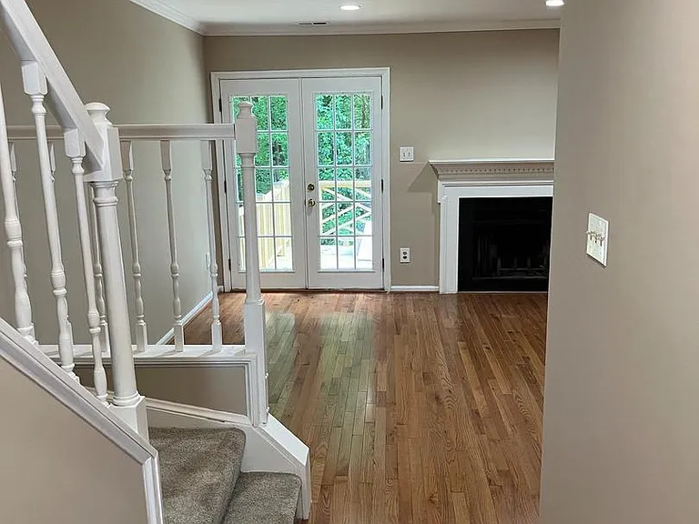 8565 Enochs Dr — Photo 5
