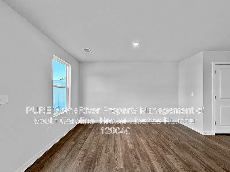3 bed, 2.5 bath, 1402 sqft, $1,700 — Photo 2