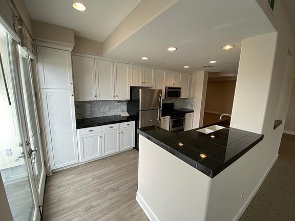 3rd image of 11611 Montana Ave #Penthouse 2