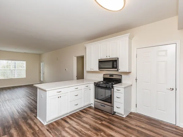 Eastbanks of Lake Zurich, 40-60 W Main St #213, Lake Zurich, IL 60047